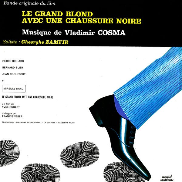 Le grand blond avec une chaussure noire
